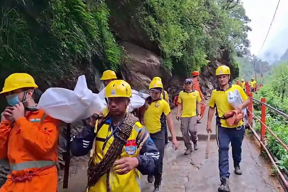 | Photo: PTI : SDRF personnel conduct a rescue operation